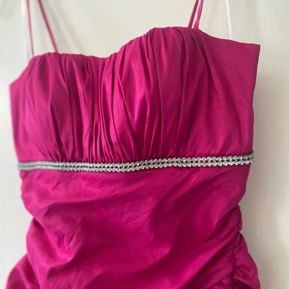 EUREKA Strapless Fuchsia Ruched Cocktail Dress - Picture 5 of 6